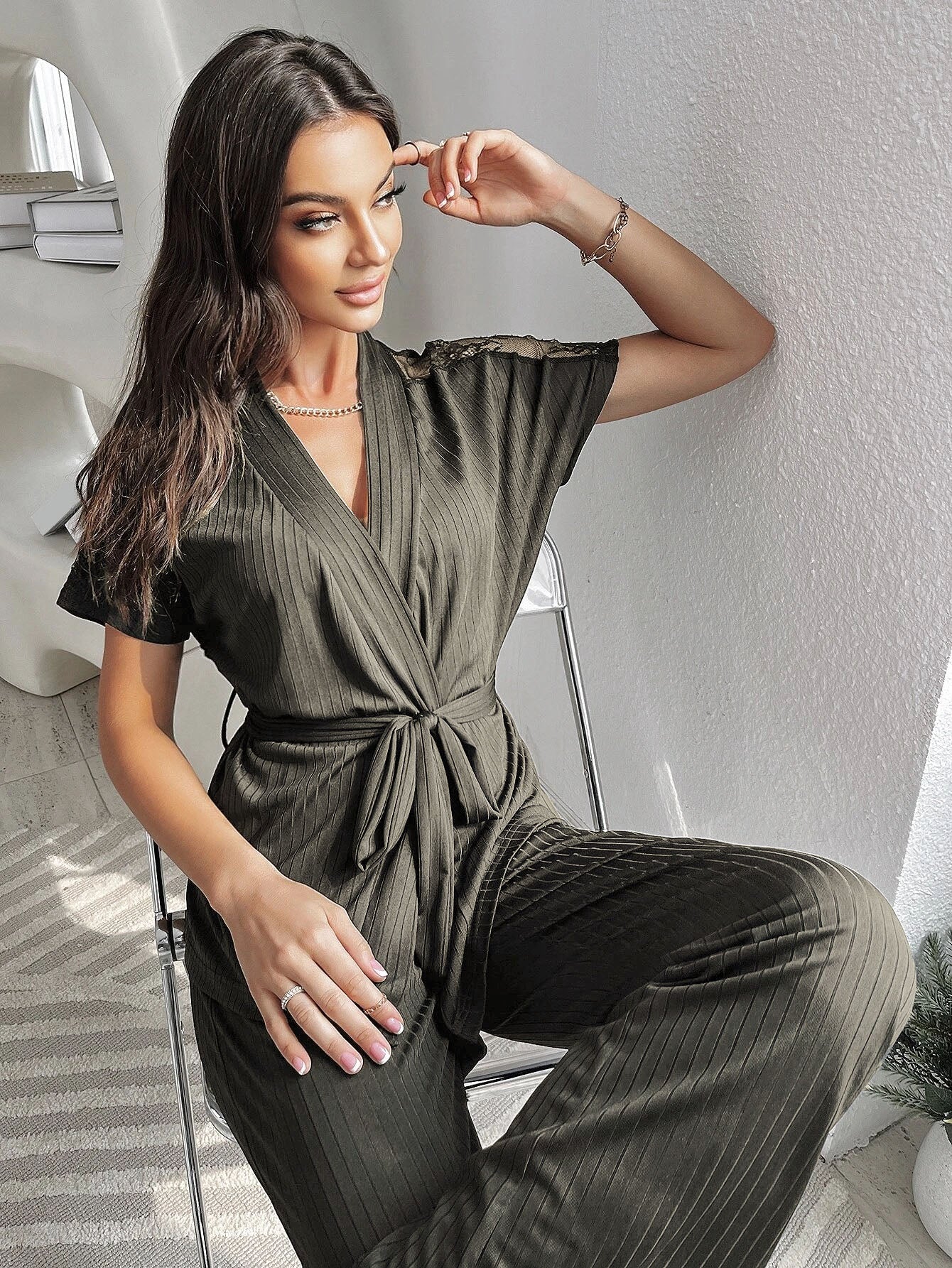 Ensemble de pyjama en dentelle ceinturé