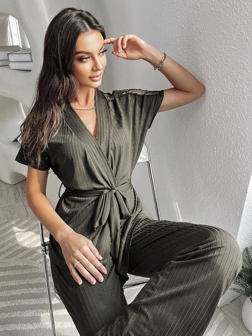 Ensemble de pyjama en dentelle ceinturé