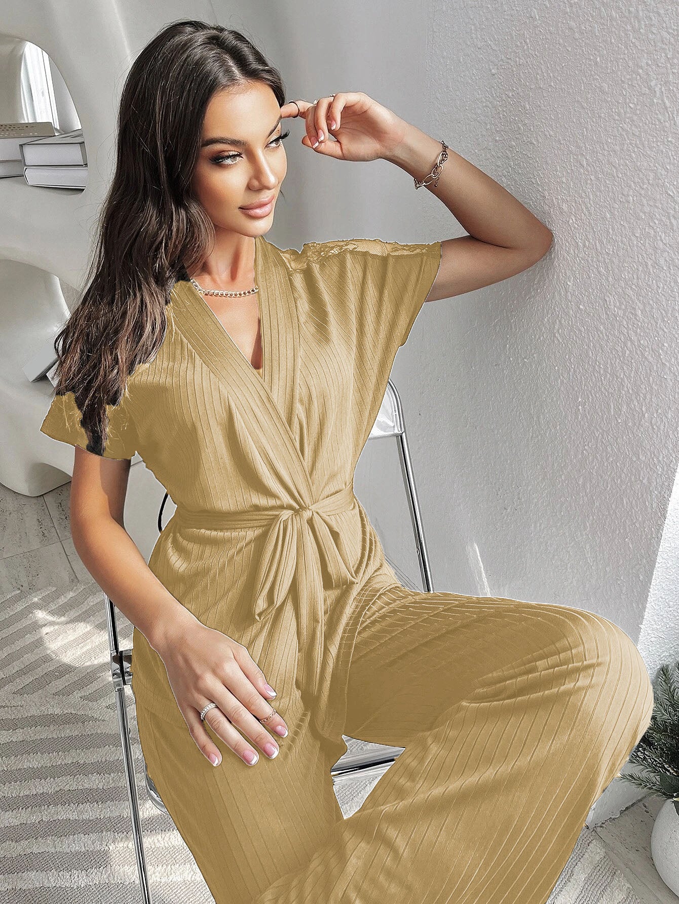Ensemble de pyjama en dentelle ceinturé