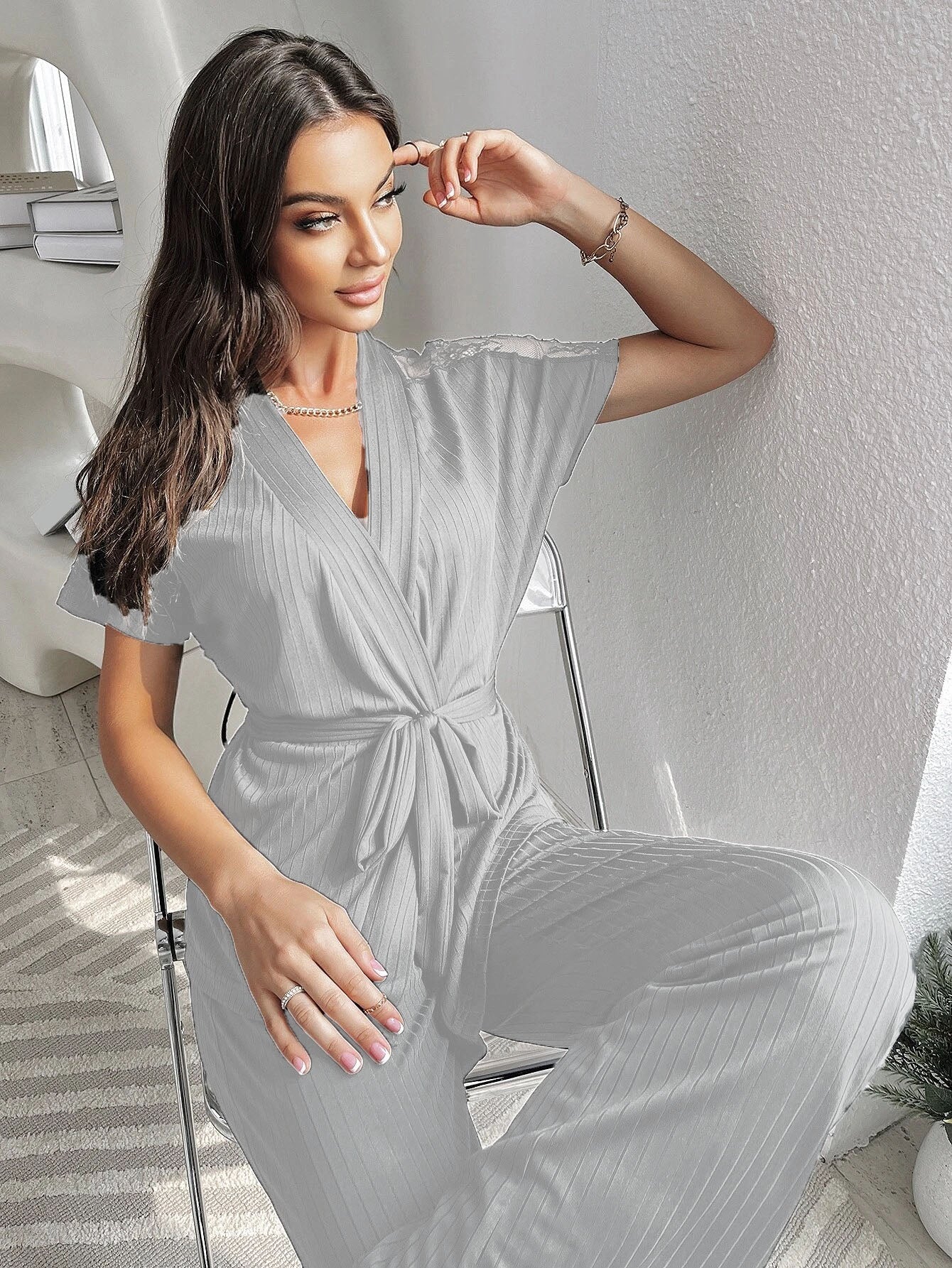 Ensemble de pyjama en dentelle ceinturé