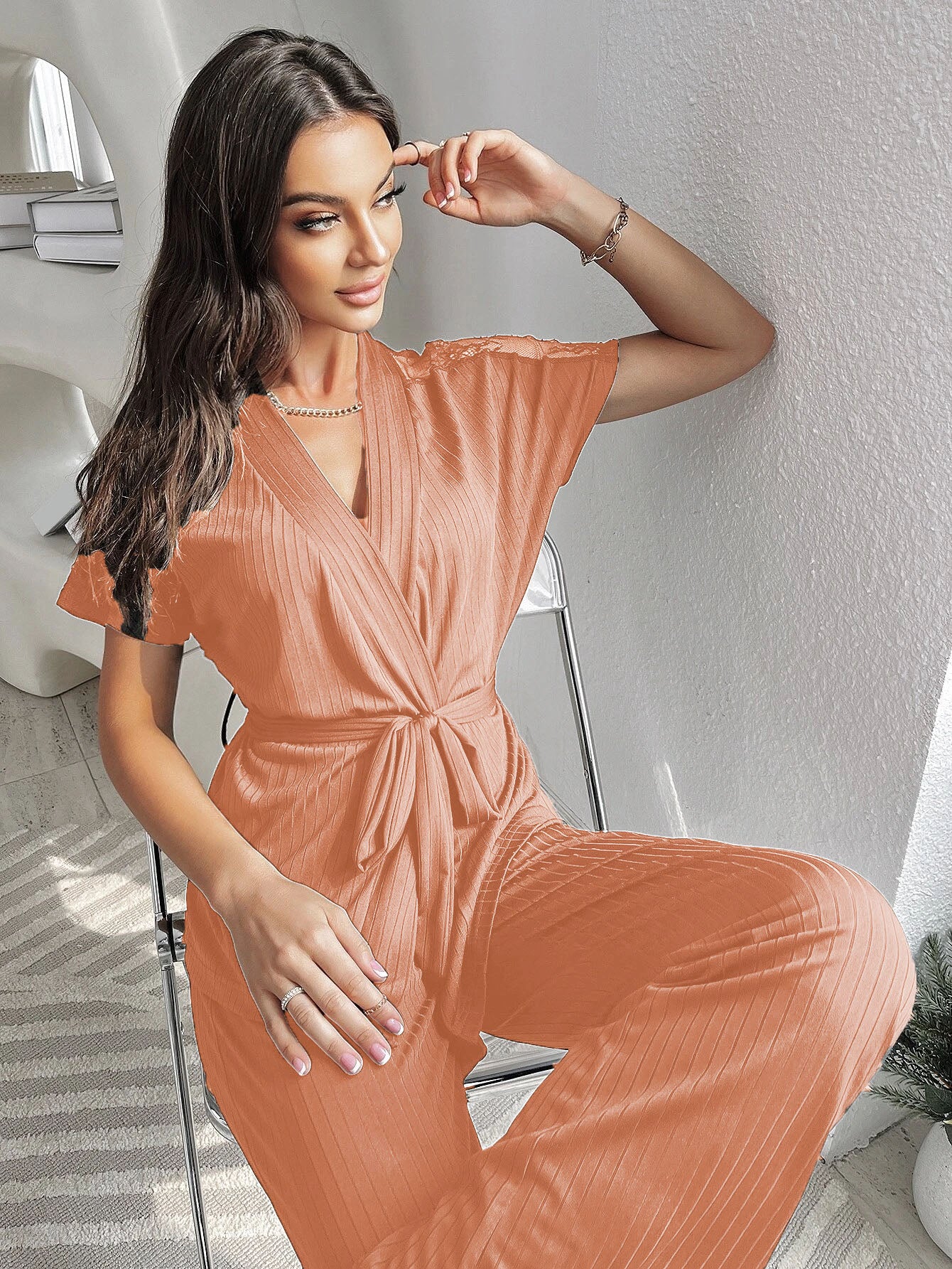 Ensemble de pyjama en dentelle ceinturé