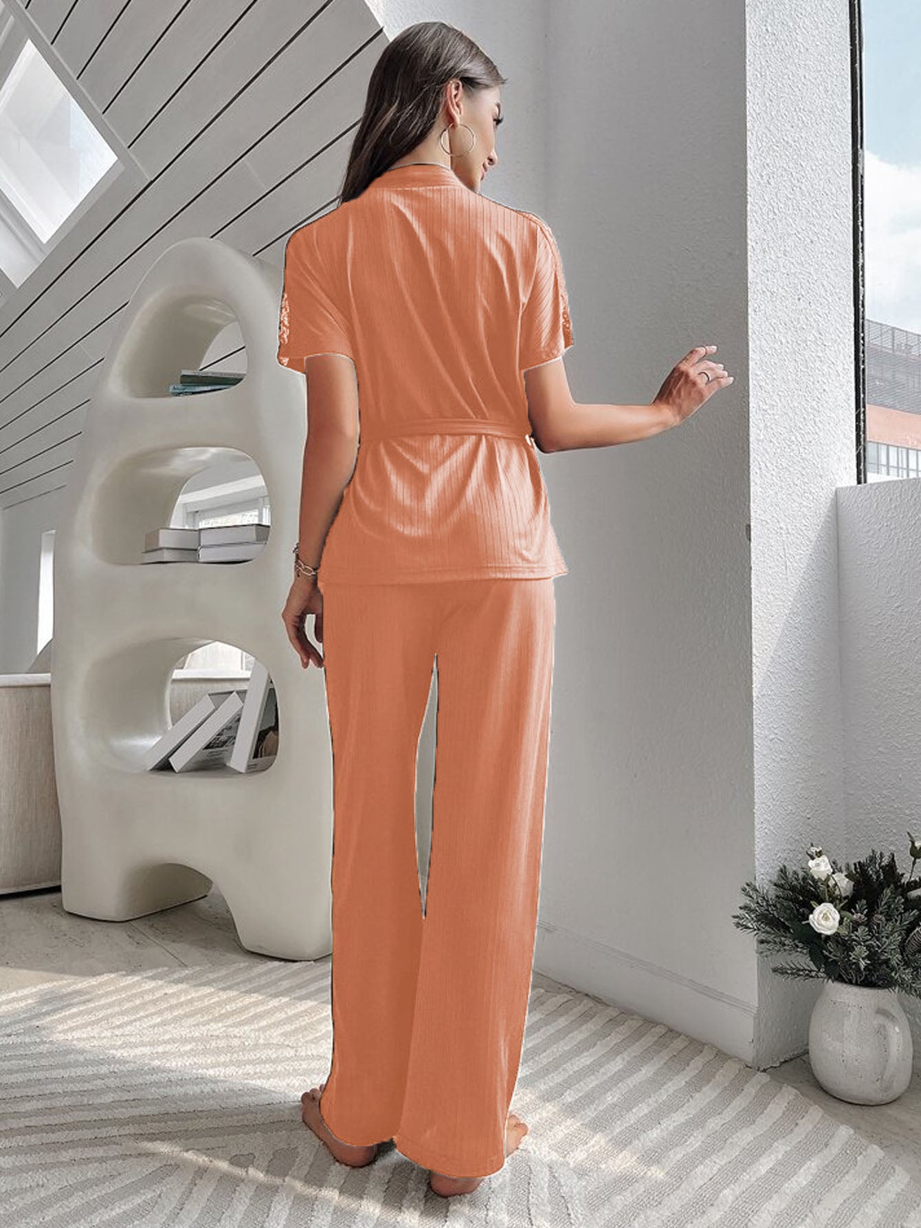 Ensemble de pyjama en dentelle ceinturé