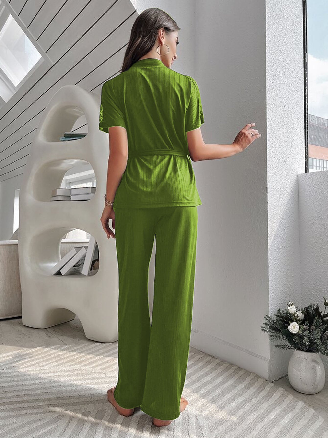 Ensemble de pyjama en dentelle ceinturé