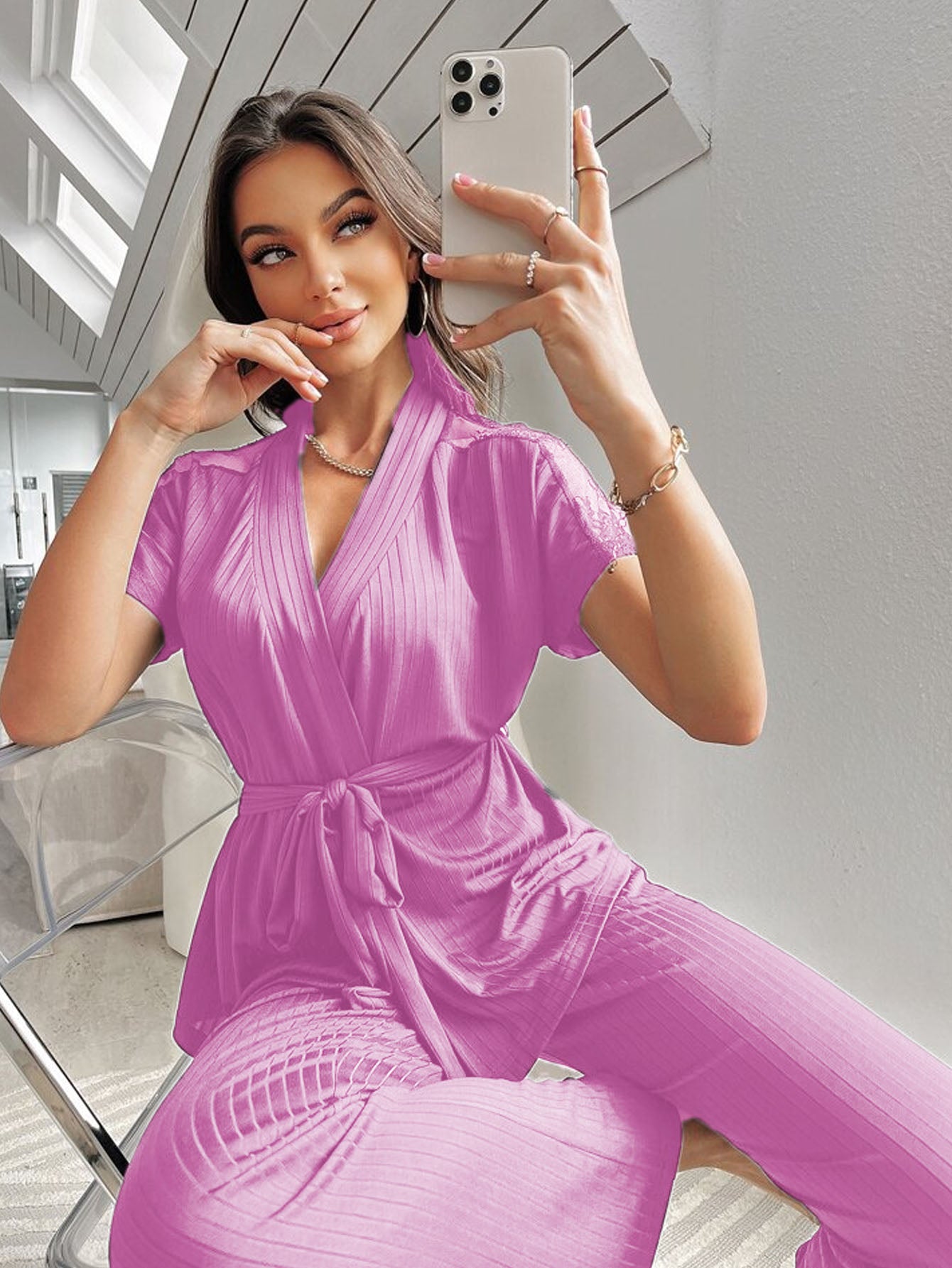 Ensemble de pyjama en dentelle ceinturé