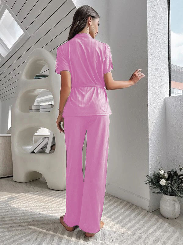 Ensemble de pyjama en dentelle ceinturé